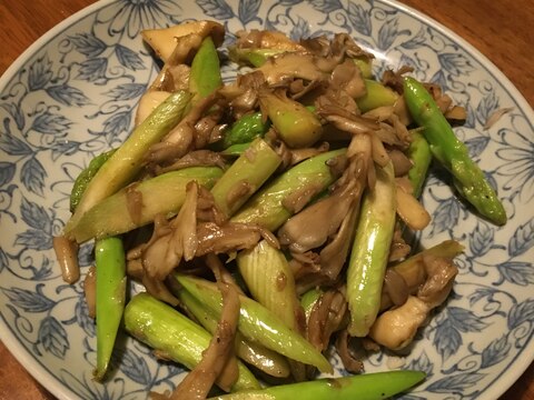 アスパラとマイタケのマヨ醤油炒め